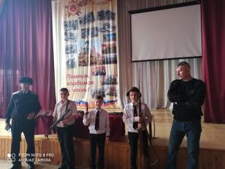 Учащиеся МБОУ СОШ 51 встретились с казаком Екатеринодарского районного общества Рыковым Антоном Викторовичем.